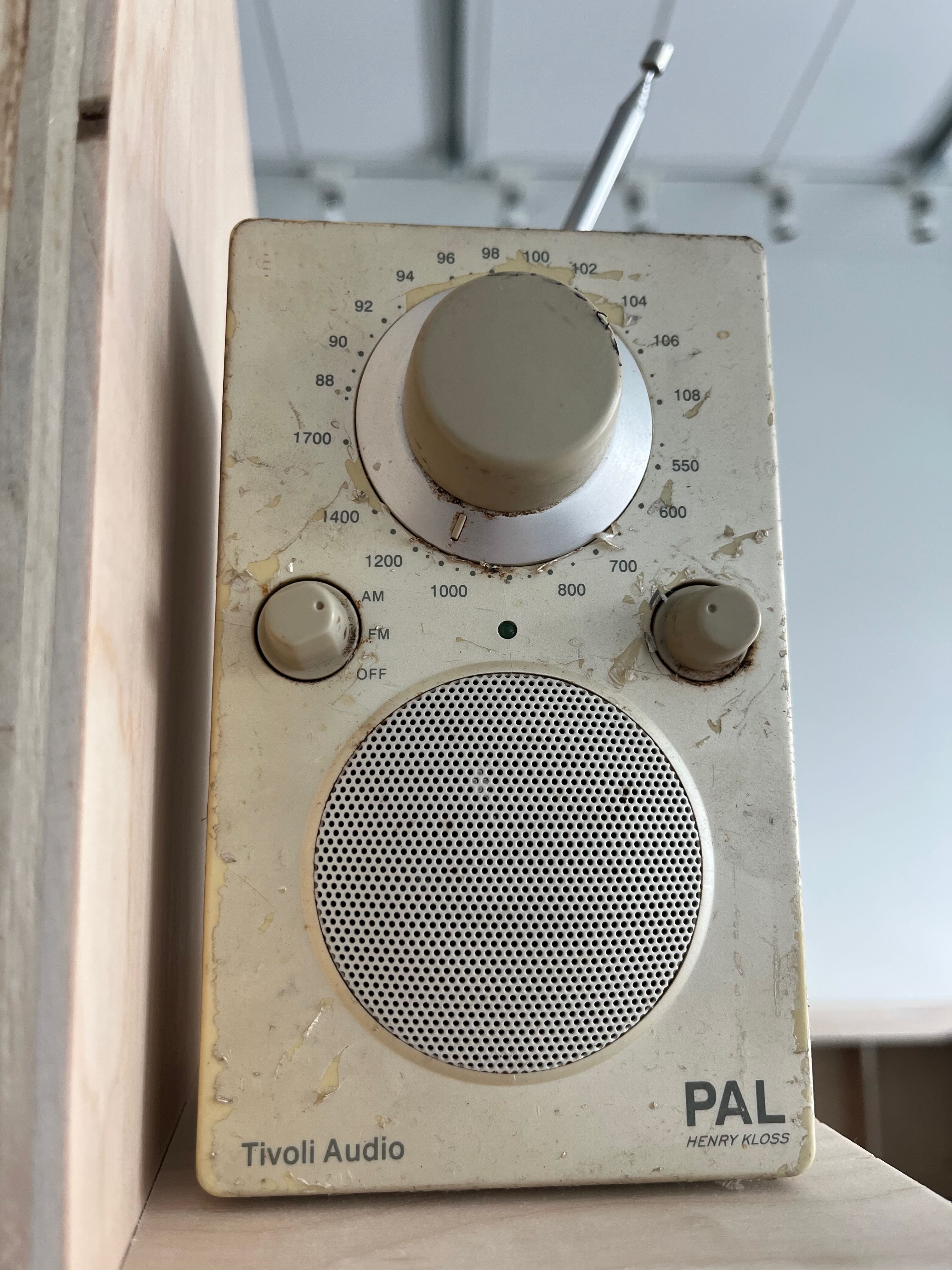 Image of an old radio labeled Tivoli Audio PAL Henry Kloss